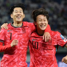 爱游戏体育games-韩国足球队连续获胜，斩获连战佳绩(国足最好战绩)