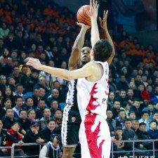 爱游戏全站-巨人狼队难寻胜迹，季后赛希望逐渐渺茫()