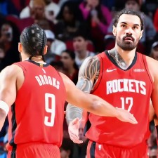 ayx game-太阳队客场险胜火箭队，挺进四连胜()