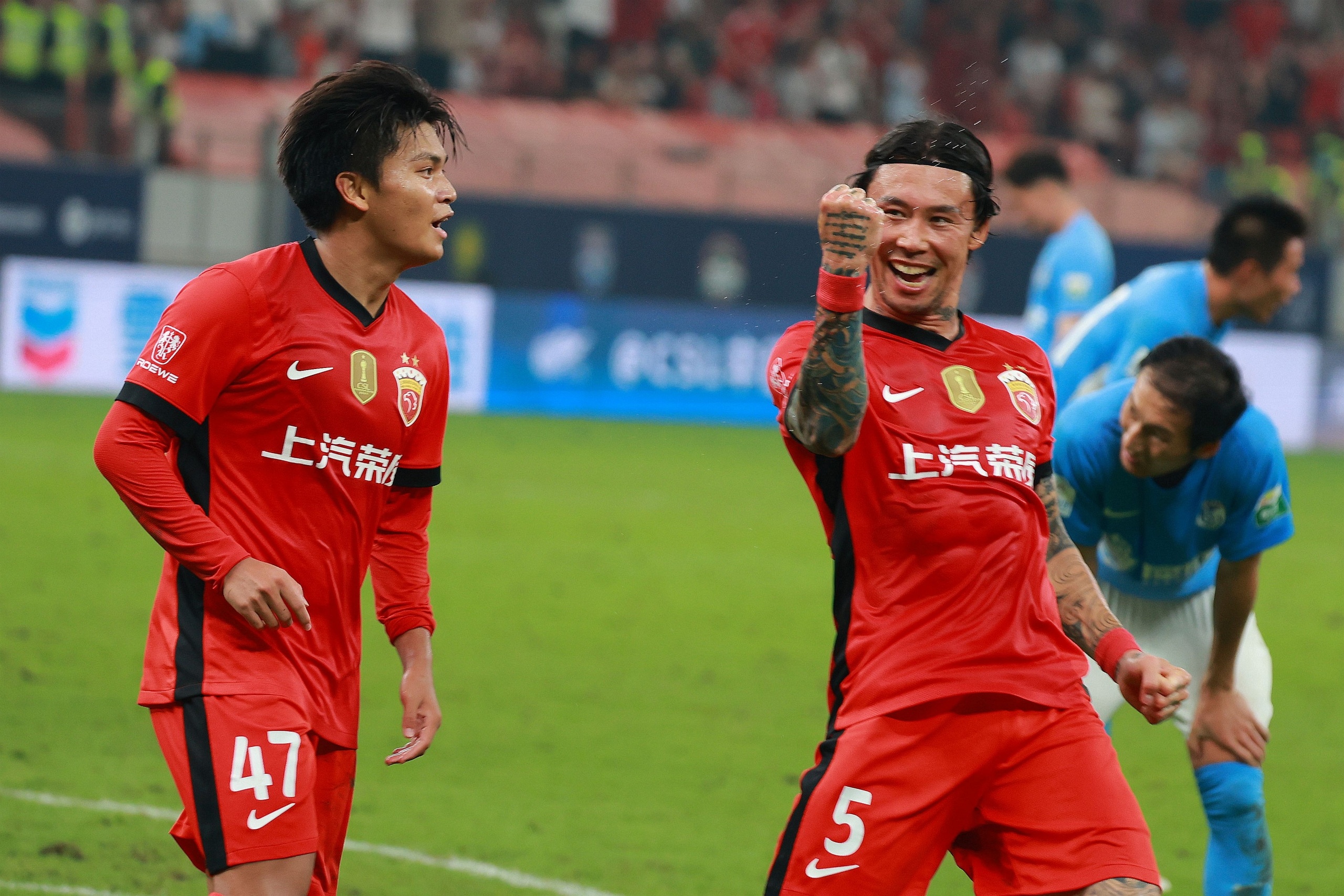 爱游戏game-上港迎战申花,双方实力均衡期待精彩对决() 第2张 爱游戏game-上港迎战申花,双方实力均衡期待精彩对决() 第2张